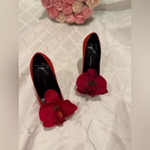 Up-cycled Orchid flowers Giuseppe Zanotti suede pumps Shoes 5 35 Embellished